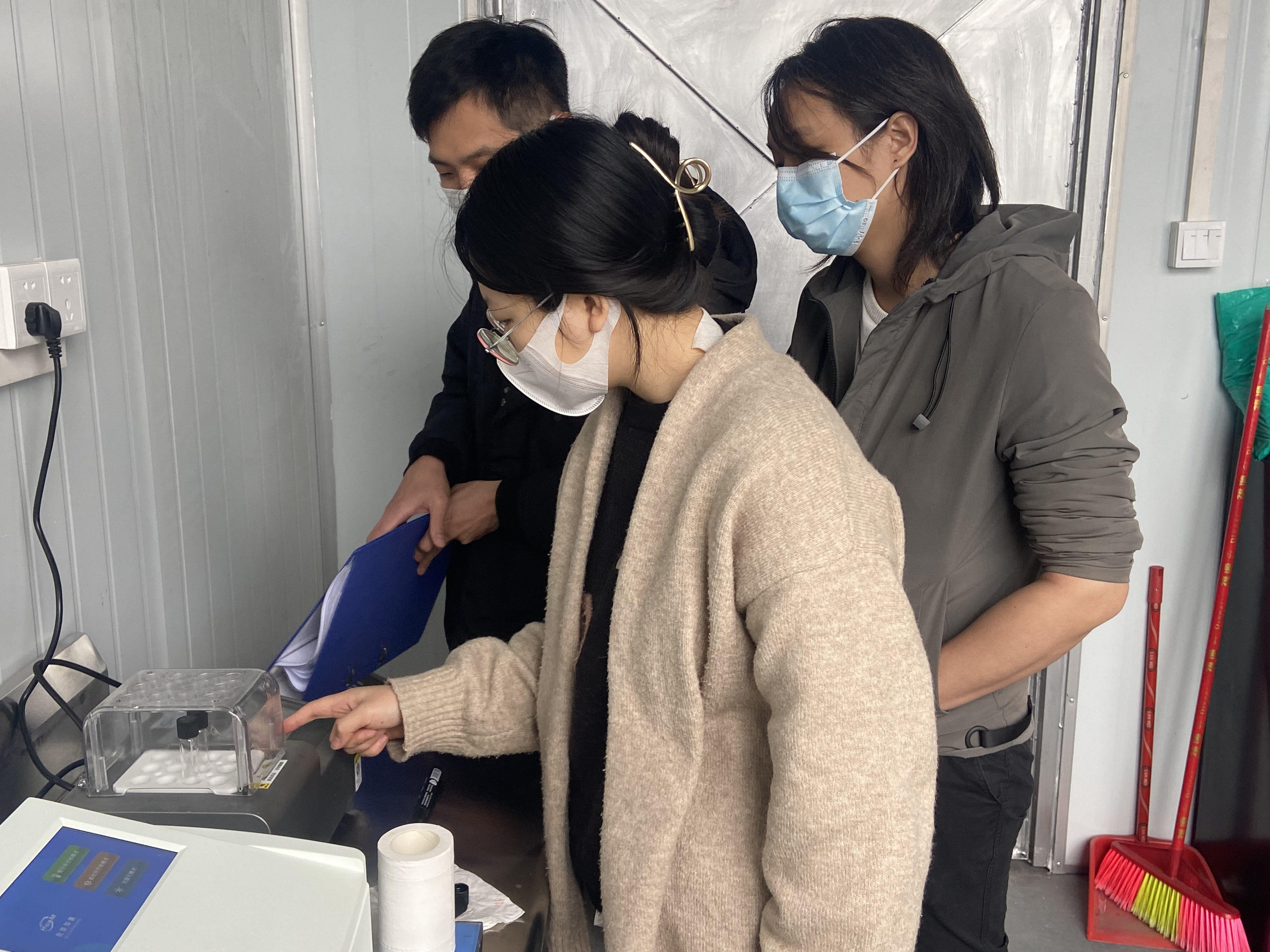 江門新會某電鍍廠水質(zhì)多參數(shù)檢測儀裝機(jī)培訓(xùn)